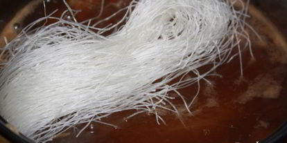 Шаг 5: фунчозы с говяжьими тефтельками и овощами