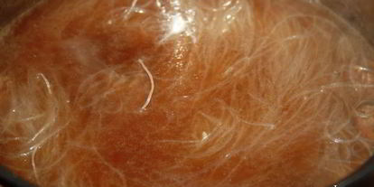 Шаг 6: фунчозы с говяжьими тефтельками и овощами