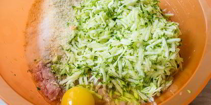 Шаг 1: кабачковых тефтелей в томатном соусе