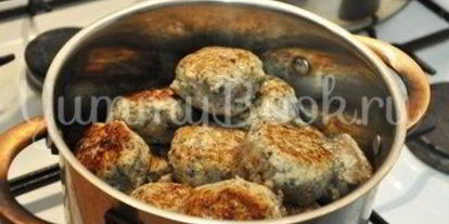 Шаг 6: куриных тефтелей с грибами