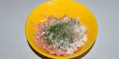 Шаг 2: куриных тефтелей в сметанно-томатном соусе