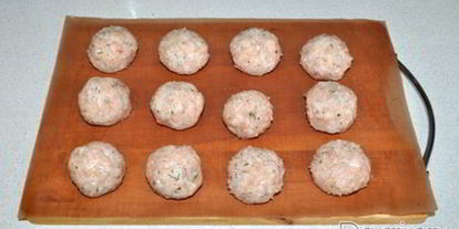 Шаг 4: куриных тефтелей в сметанно-томатном соусе