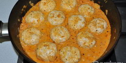 Шаг 5: куриных тефтелей в сметанно-томатном соусе