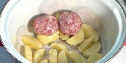 Шаг 4: мясных тефтелей в овощнома соусе