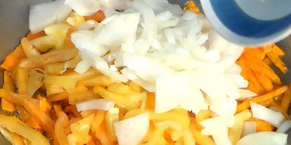 Шаг 6: мясных тефтелей в овощнома соусе