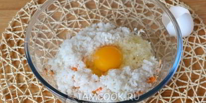 Шаг 6: рыбных тефтелей с рисом