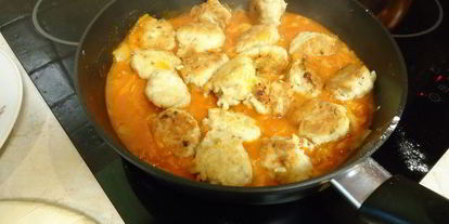 Шаг 2: рыбных тефтелей в томатнома соусе