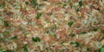 Шаг 2: свиного-говяжьих тефтельки тушеные в томате с овощами