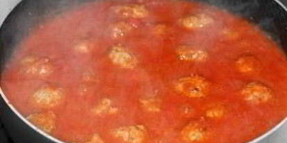 Шаг 8: тефтелей под томатным соусом