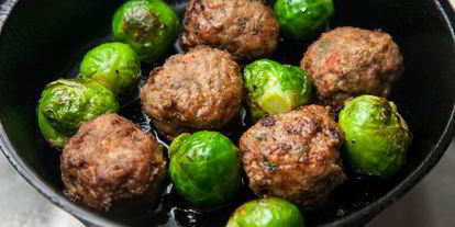 Шаг 10: тефтелей с брюссельской капустой в нежном соусе