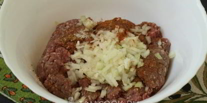 Шаг 3: тефтелей с кабачками в сковороде