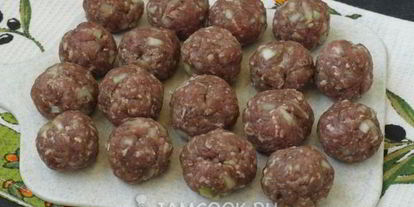 Шаг 4: тефтелей с кабачками в сковороде