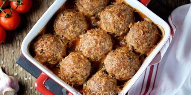 Рецепт тефтелей с рисом в духовке с подливкой