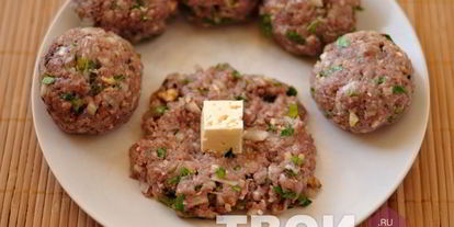 Шаг 1: тефтелей с сырной начинкой в томатном соусе