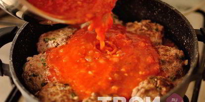 Шаг 4: тефтелей с сырной начинкой в томатном соусе