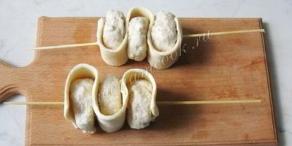 Шаг 4: тефтелей со слоеным тестом на шпажках