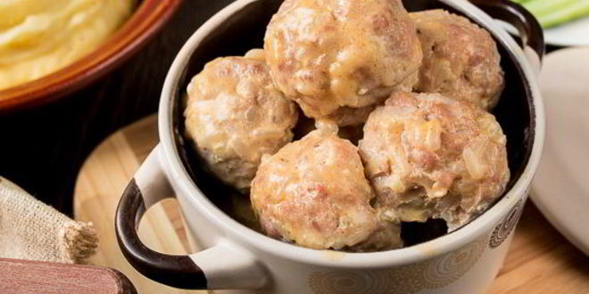 Рецепт тефтелей в сметанном соусе