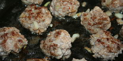 Шаг 1: тефтелей в соусе маринара