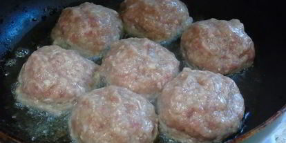 Шаг 1: тефтелей в сырно-сливочном соусе