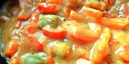 Шаг 17: тефтелек с трехцветной пастой и овощной подливой