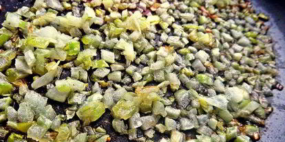 Шаг 4: тефтелек с трехцветной пастой и овощной подливой