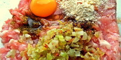 Шаг 6: тефтелек с трехцветной пастой и овощной подливой