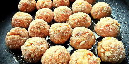 Шаг 9: тефтелек с трехцветной пастой и овощной подливой