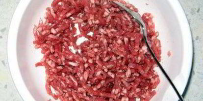 Шаг 1: тефтелек в свиной жировой сетке