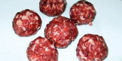 Шаг 2: тефтелек в свиной жировой сетке