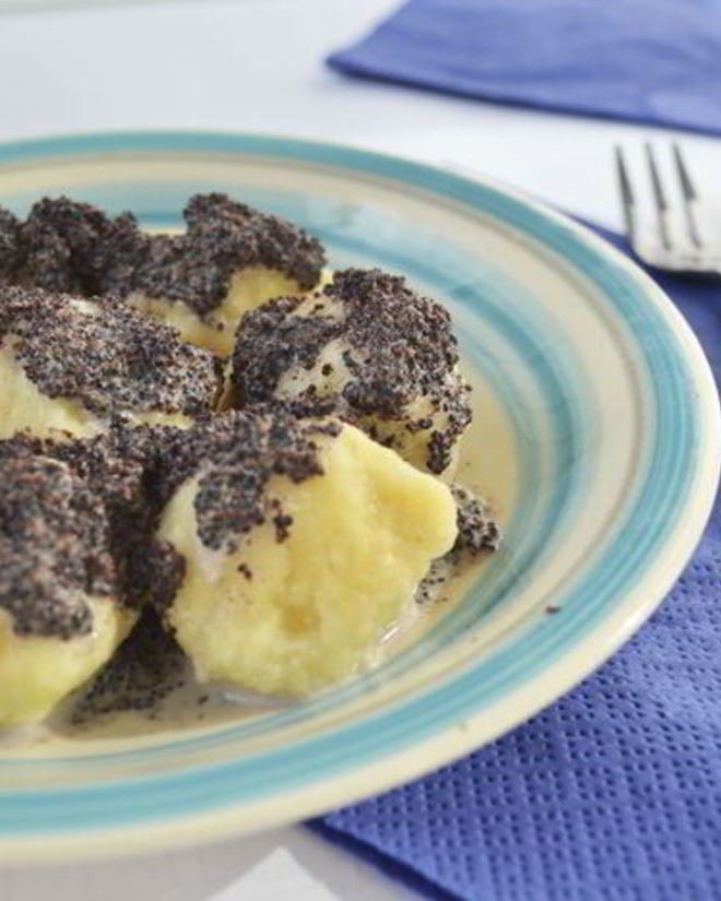 Рецепт творожных клецек с маковым соусом