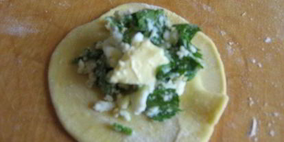 Шаг 2: паровых вареников с зеленью и яйцом