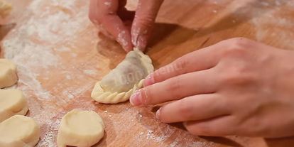 Шаг 11: теста для вареников с вишней заварное