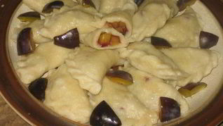Рецепт Вареников из творожного теста со сливами