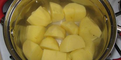 Шаг 2: вареников с картошкой и салом