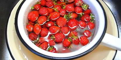 Шаг 2: вареников с клубникой