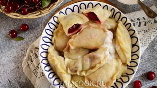 Рецепт Вареников с вишней на кефире с содой