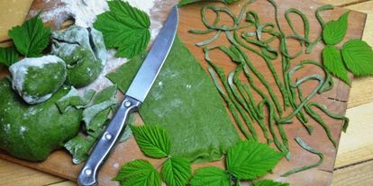 Шаг 4: зеленой домашней лапши с крапивой