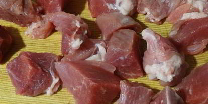 Шаг 4: хмельного жаркого в горшочке с вяленым черносливом