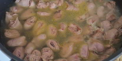 Шаг 1: острого жаркого с куриными сердечками и картофелем