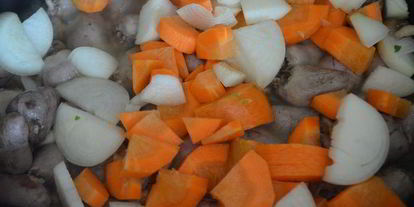 Шаг 2: острого жаркого с куриными сердечками и картофелем