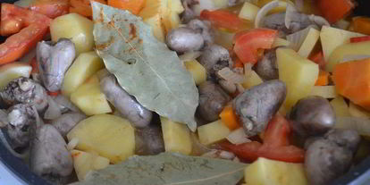 Шаг 3: острого жаркого с куриными сердечками и картофелем