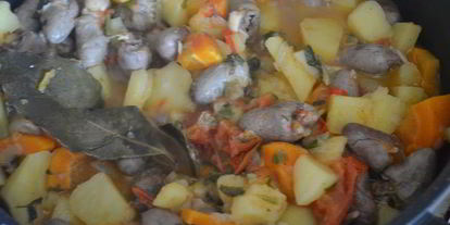 Шаг 4: острого жаркого с куриными сердечками и картофелем