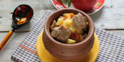 Шаг 6: жаркого из баранины с картошкой в кастрюле