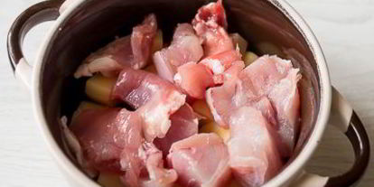 Шаг 3: жаркого из кролика в горшочке