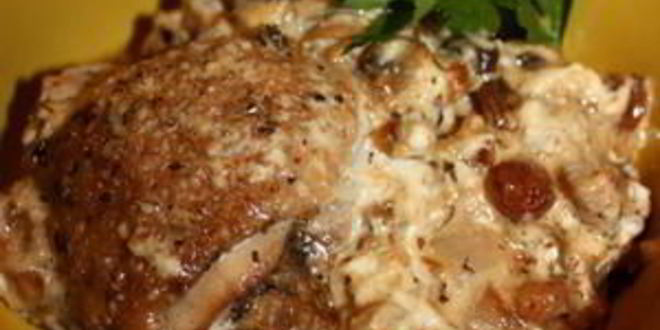 Рецепт жаркого из курицы с изюмом в горшочках