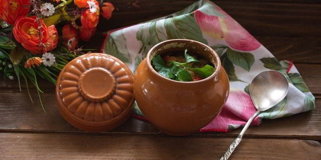 Рецепт жаркого из курицы в горшочке
