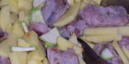 Шаг 2: жаркого из ребрышек с картошкой