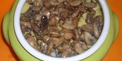 Шаг 2: жаркого из сердечек с грибами в горшочке