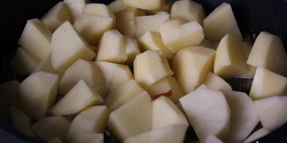 Шаг 4: жаркого из свинины с картофелем и сушеными грибами