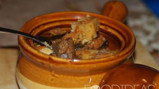 Рецепт Жаркого из свинины в горшочках